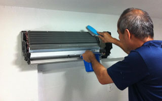 Servicing aircond